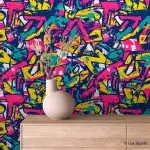 Moderna zidna tapeta sa plavim i tirkiznim graffiti elementima i crnim konturama Geek 0013.