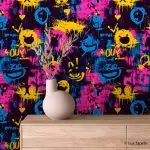 Samolepljiva tapeta sa svetlim tirkiznim i žutim graffiti motivima i efektom curenja boje Geek 0014.
