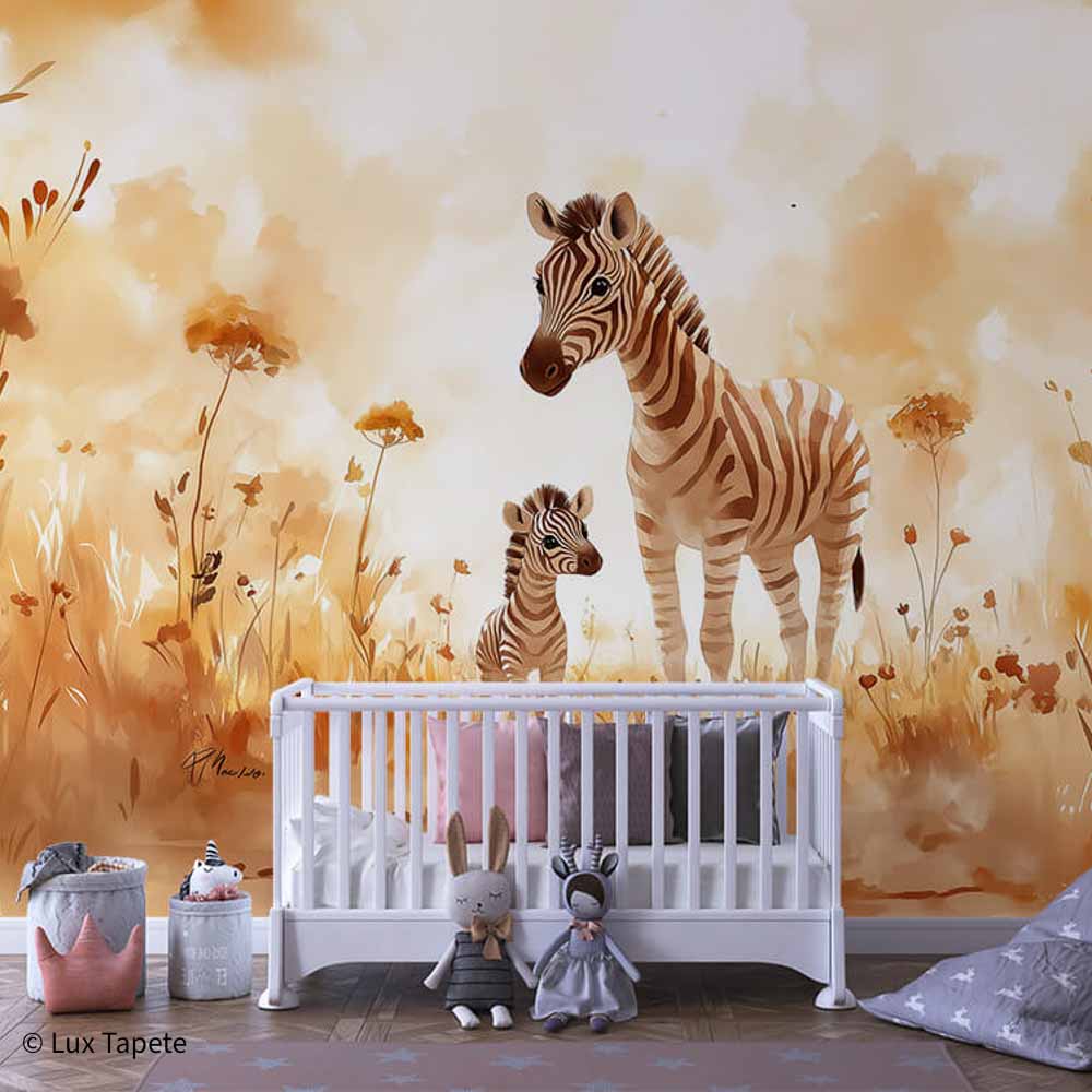 INFANTILE 0140 | Lux Tapete Akvarel ilustracija zebre i malog mladunčeta u polju, urađena u toplim braon, bež i oker nijansama sa mekom, svetlom pozadinom.