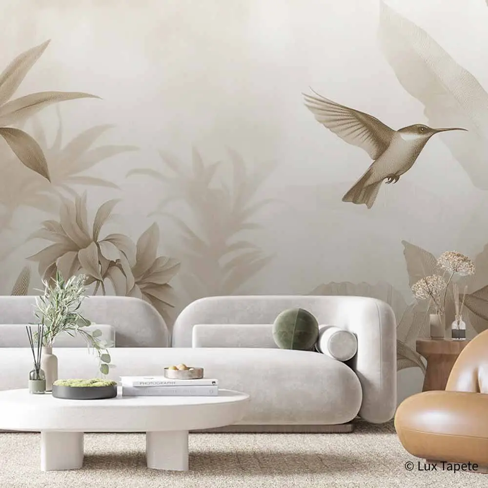 LEAVE 0023 | Lux Tapete Foto tapeta u sepia tonovima koja prikazuje kolibrija u letu iznad tropskog rastinja.